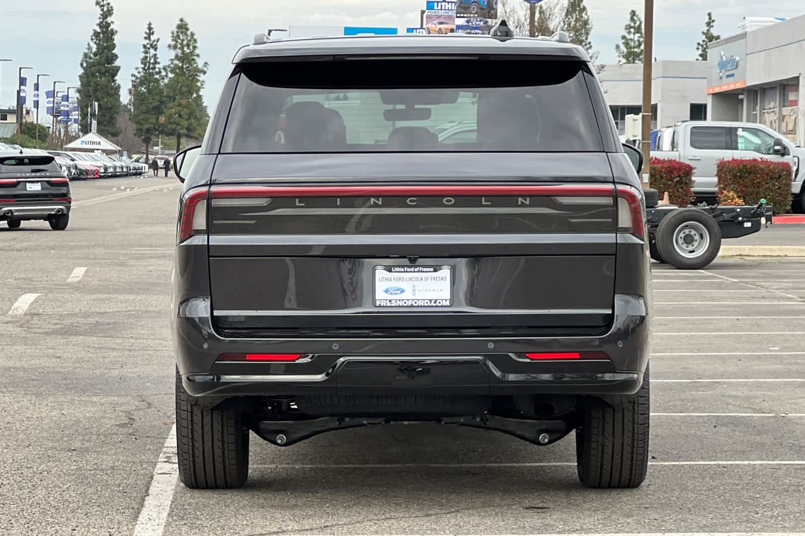 Thumbnail: 2026 Lincoln Navigator L - 7