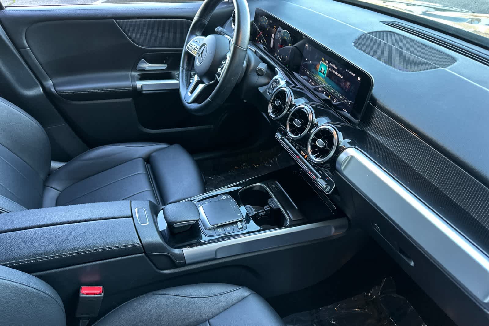 Thumbnail: 2022 Mercedes-Benz GLB - 16