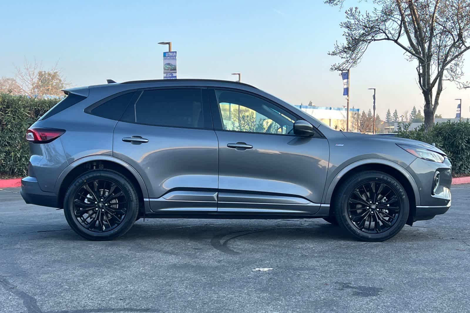 Thumbnail: 2023 Ford Escape - 8