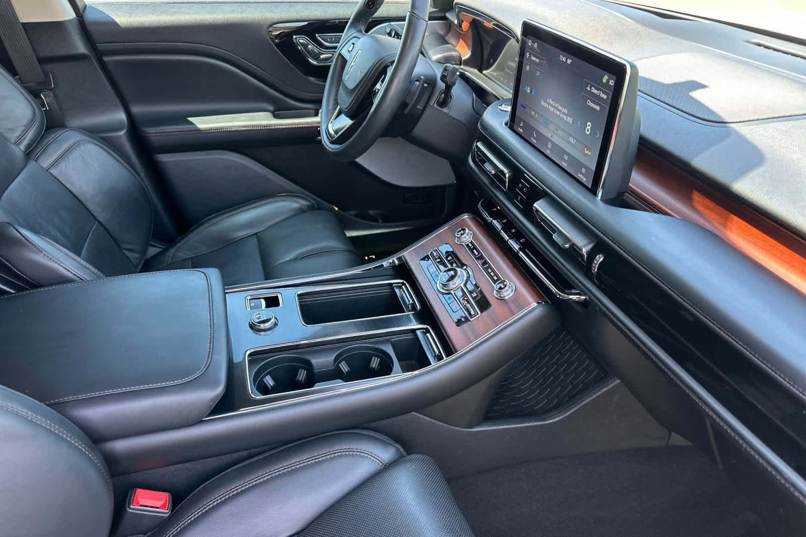 Thumbnail: 2022 Lincoln Aviator - 17