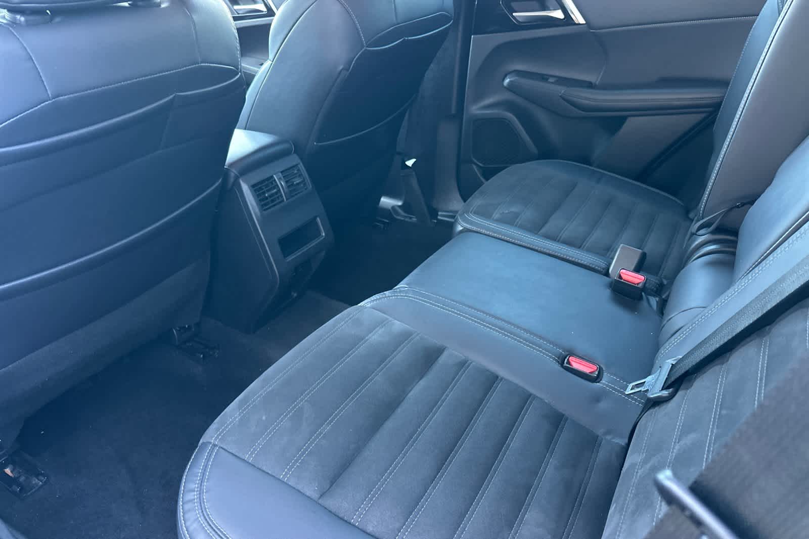 Thumbnail: 2023 Mitsubishi Outlander - 4