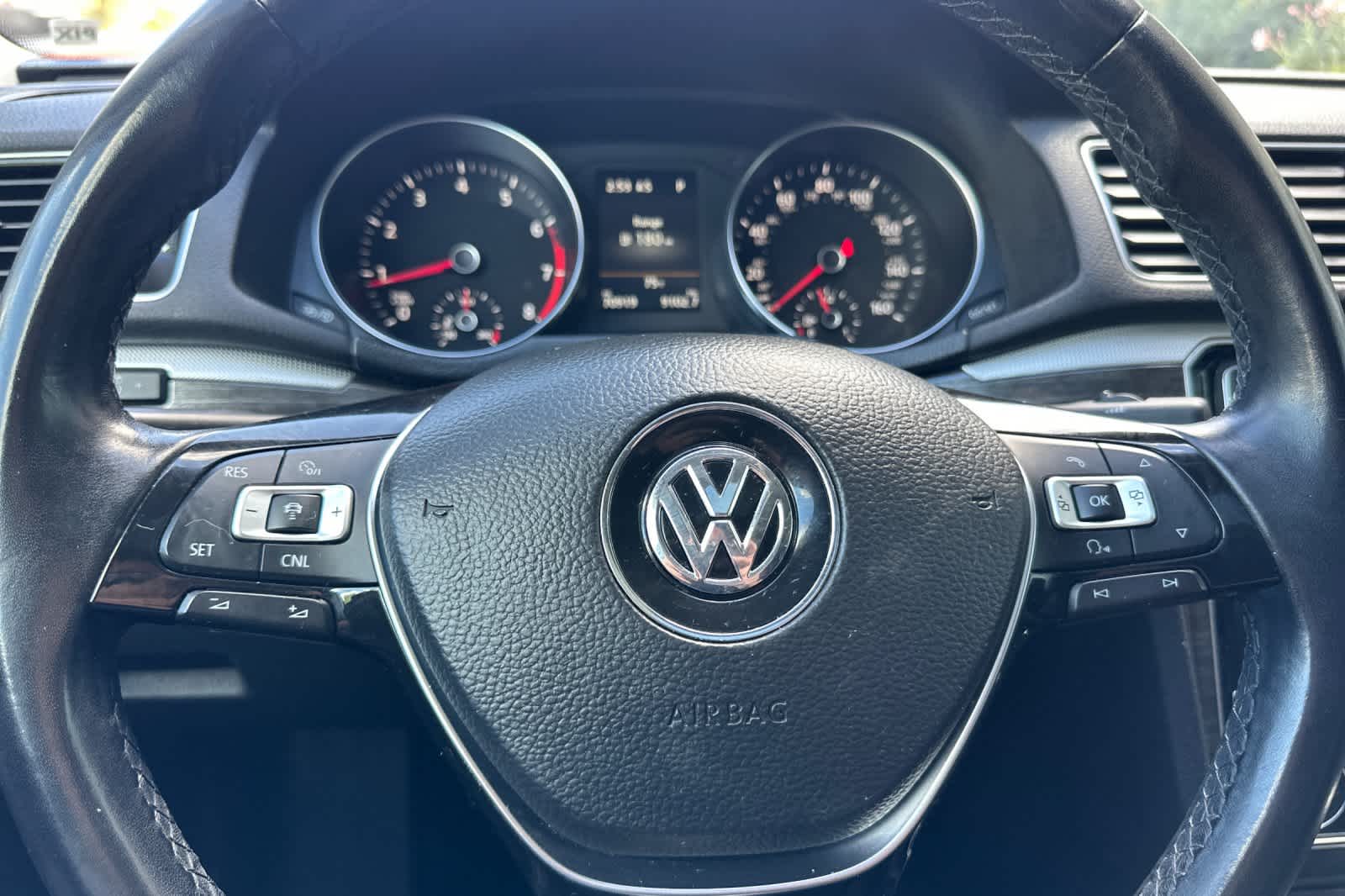 Thumbnail: 2018 Volkswagen Passat - 23