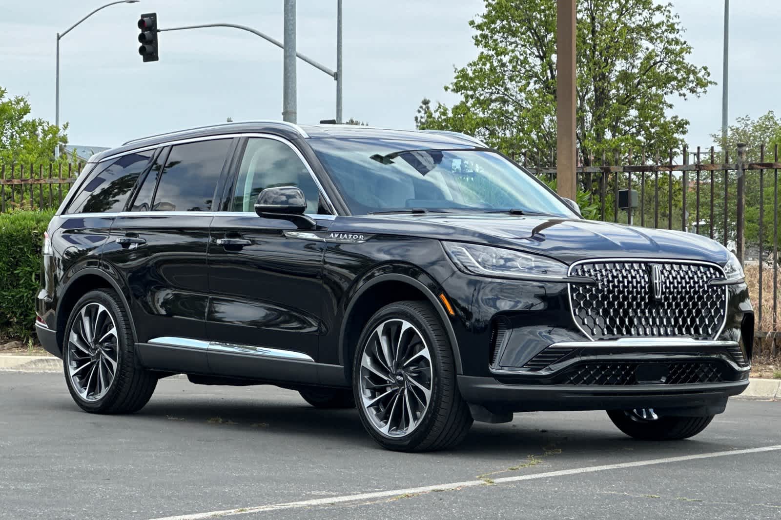 Thumbnail: 2025 Lincoln Aviator - 10