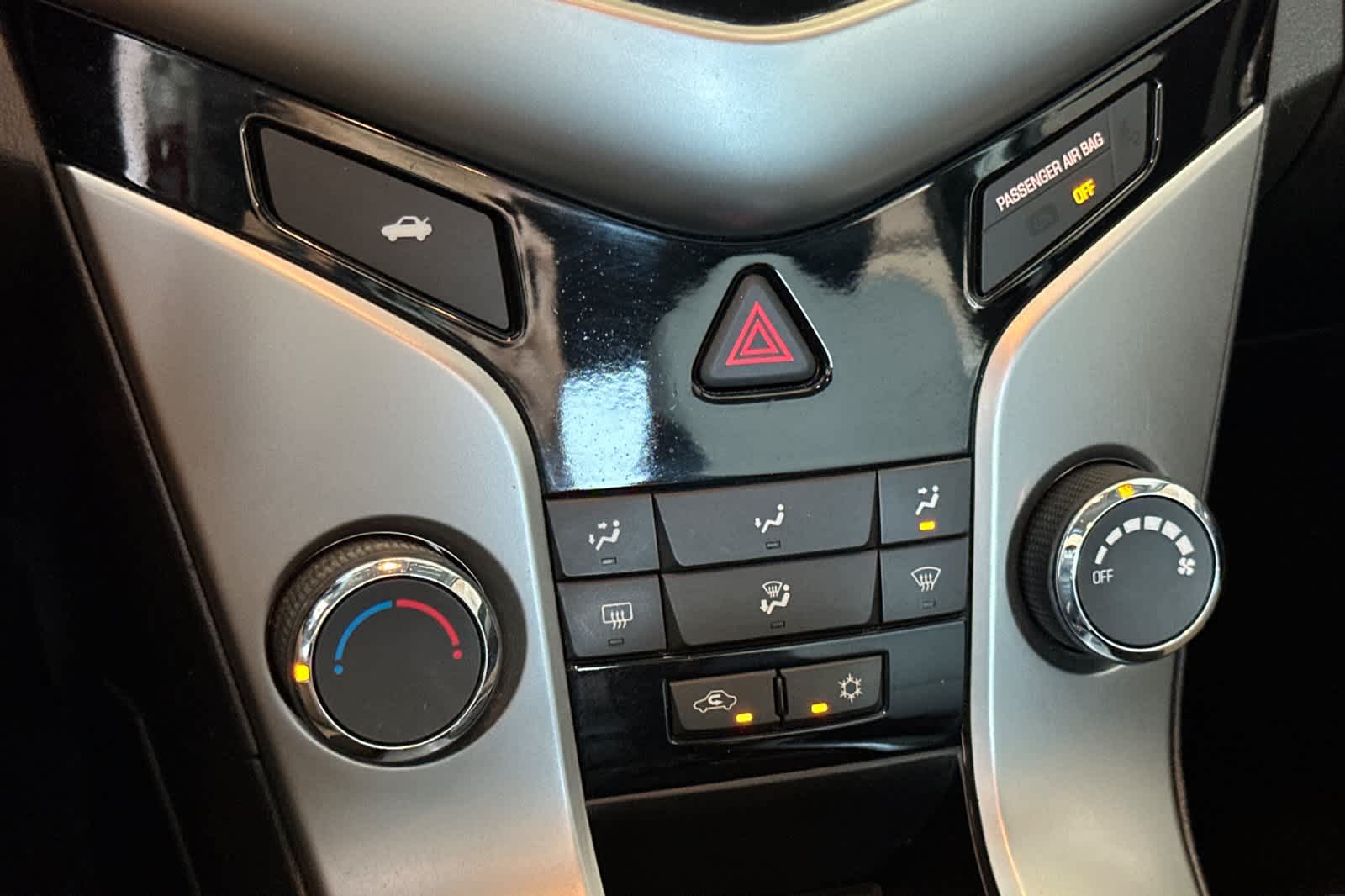 Thumbnail: 2015 Chevrolet Cruze - 18
