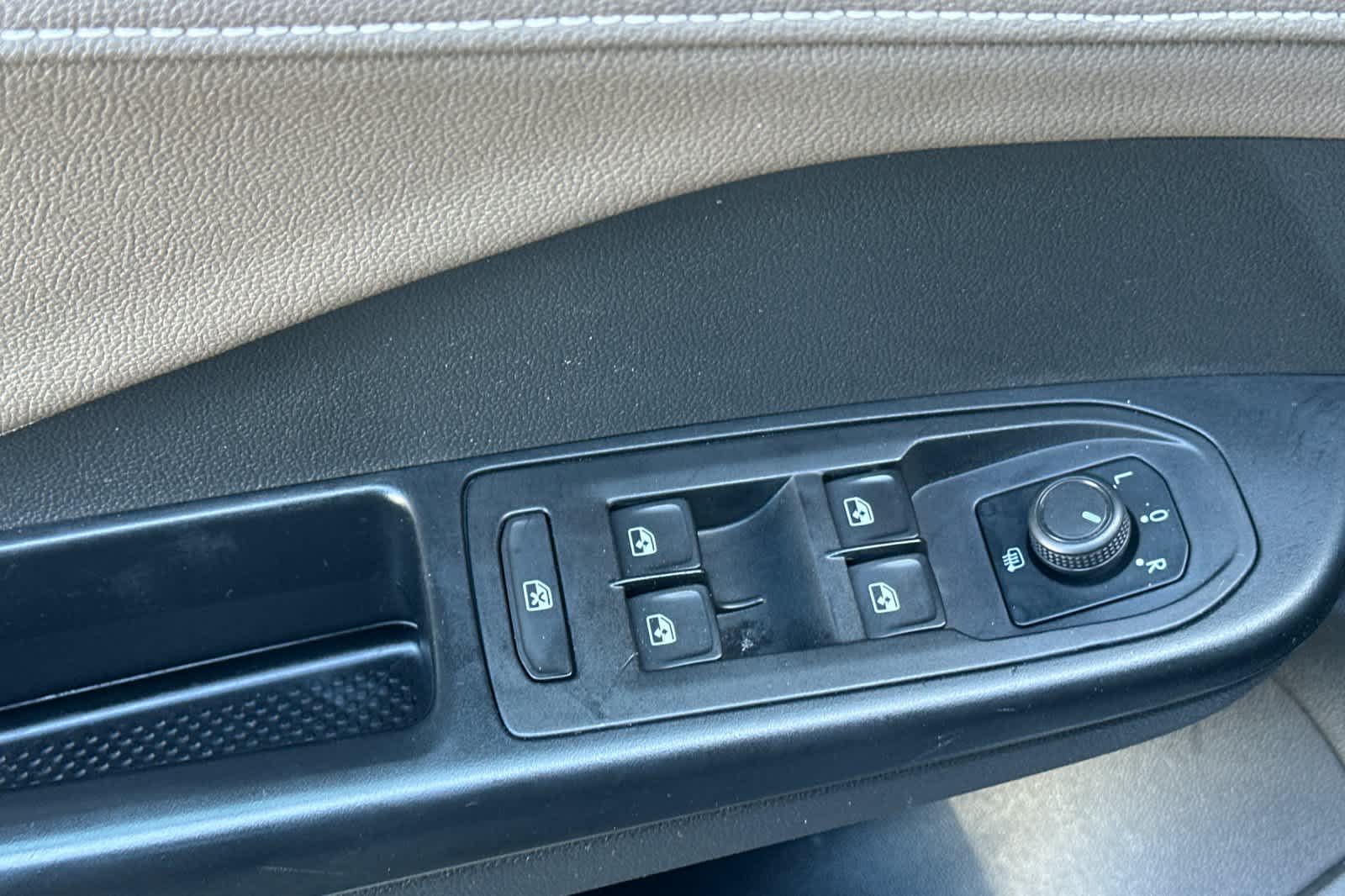 Thumbnail: 2022 Volkswagen Taos - 14