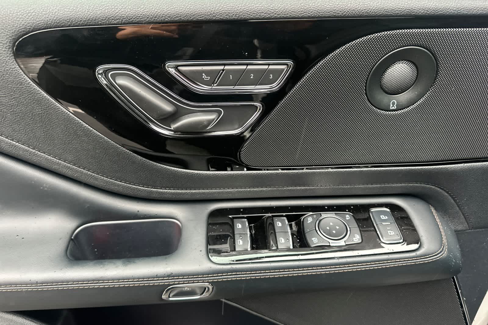 Thumbnail: 2026 Lincoln Aviator - 13