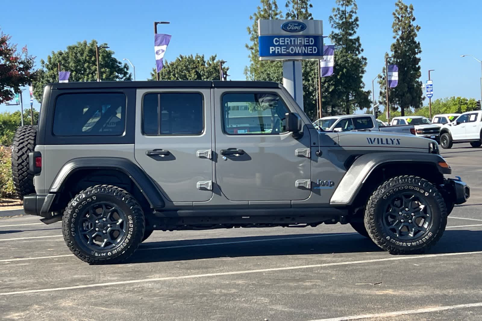 Thumbnail: 2023 Jeep Wrangler - 9