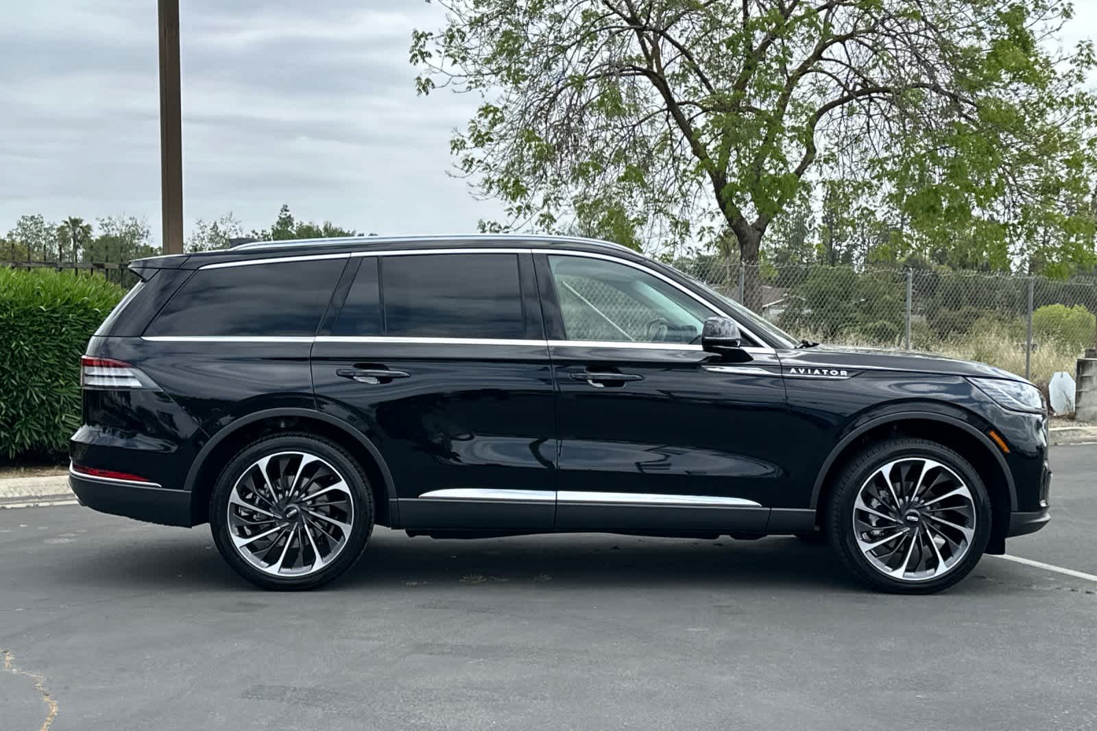 Thumbnail: 2025 Lincoln Aviator - 8