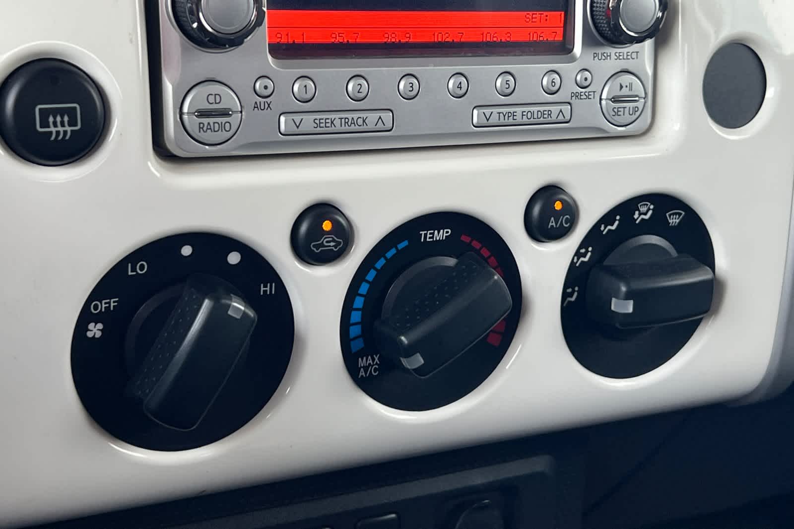 Thumbnail: 2013 Toyota FJ Cruiser - 20