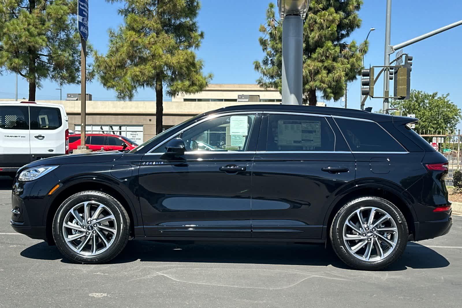 Thumbnail: 2025 Lincoln Corsair - 5