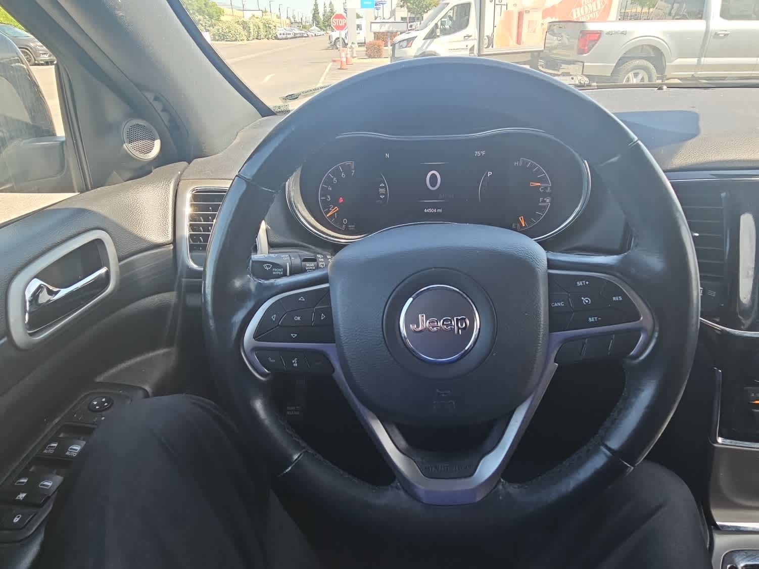 Thumbnail: 2022 Jeep Grand Cherokee - 15