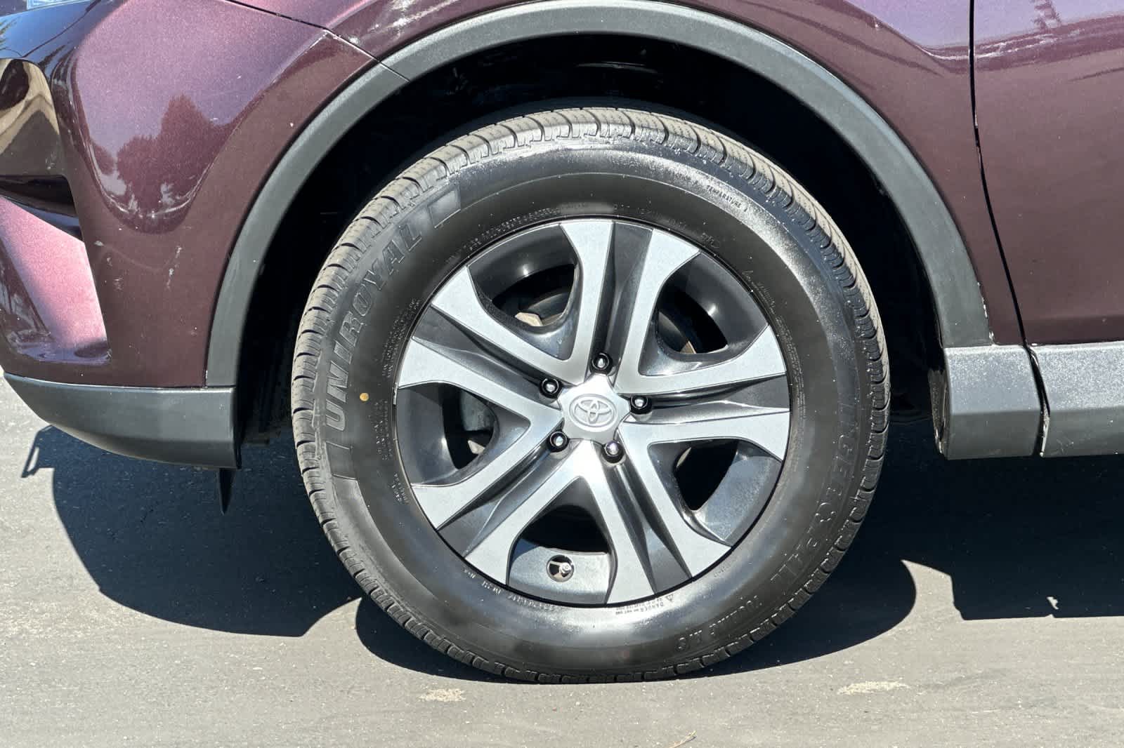 Thumbnail: 2018 Toyota RAV4 - 25