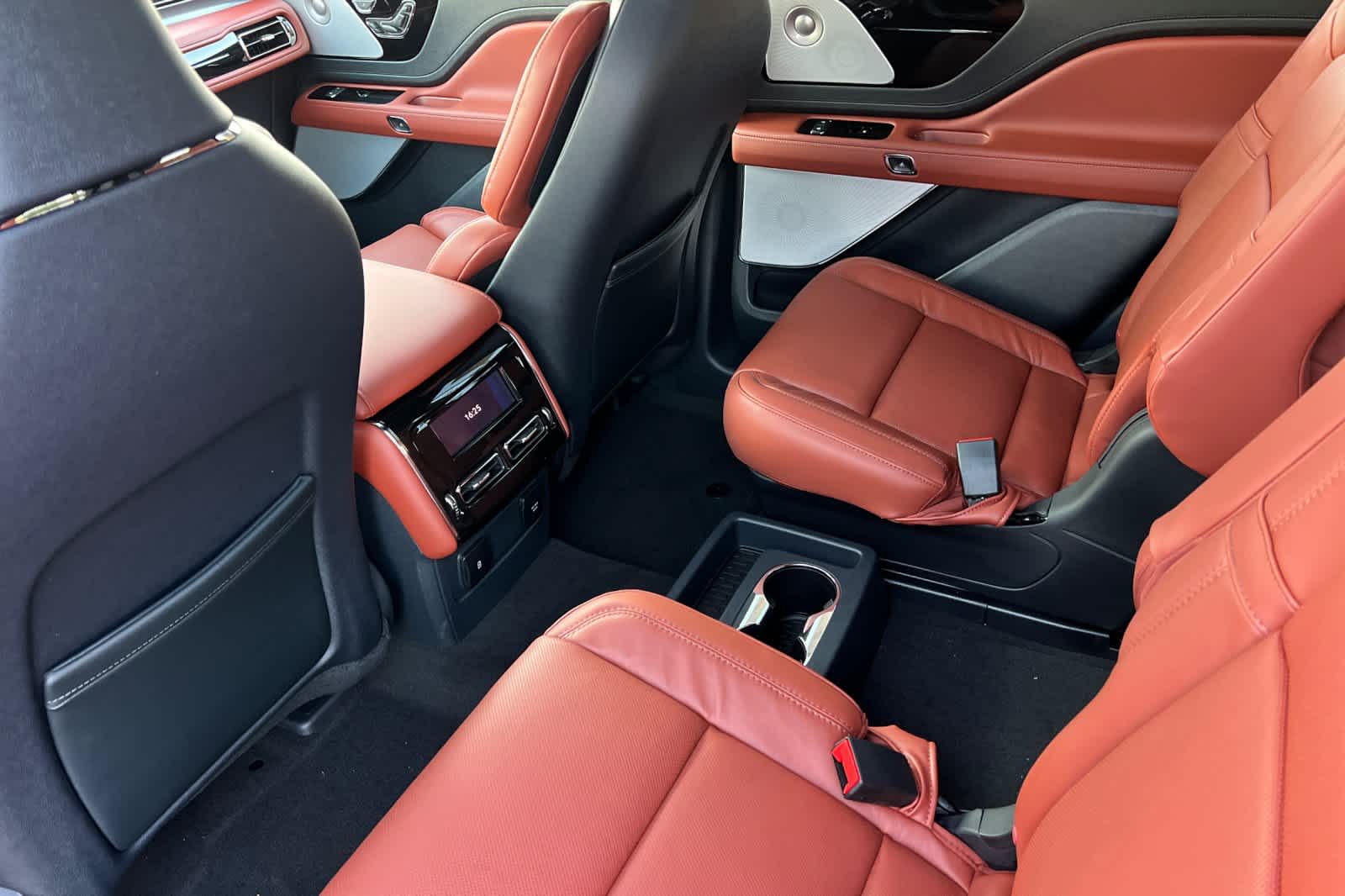 Thumbnail: 2026 Lincoln Aviator - 4