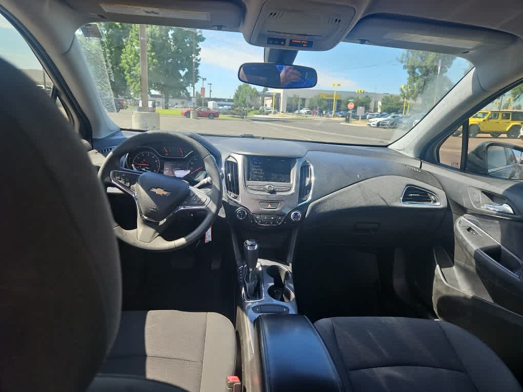 Thumbnail: 2019 Chevrolet Cruze - 10