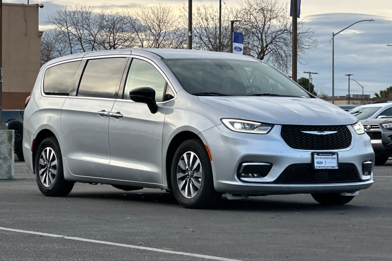 Thumbnail: 2024 Chrysler Pacifica - 9