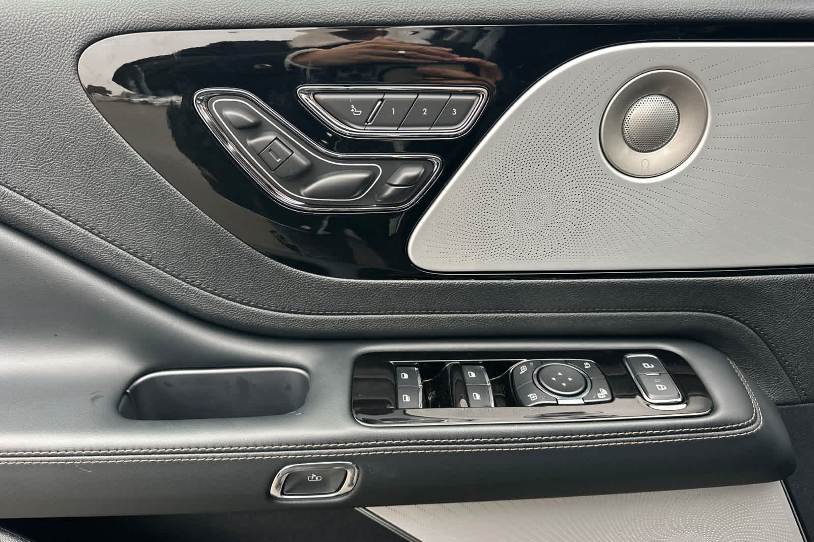 Thumbnail: 2026 Lincoln Aviator - 13