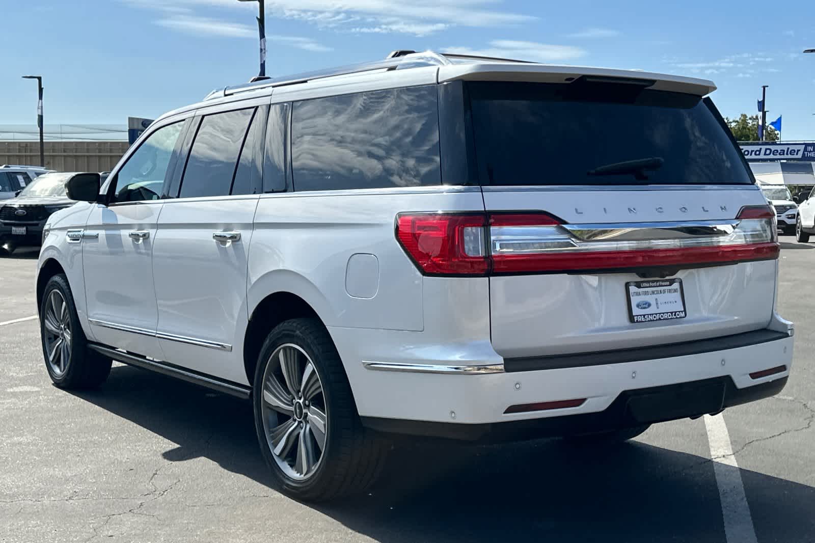 Thumbnail: 2019 Lincoln Navigator L - 6