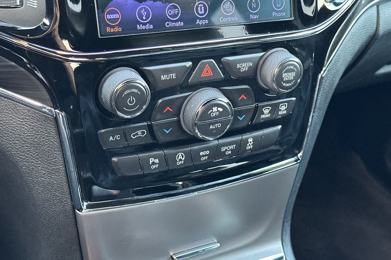 Thumbnail: 2019 Jeep Grand Cherokee - 20