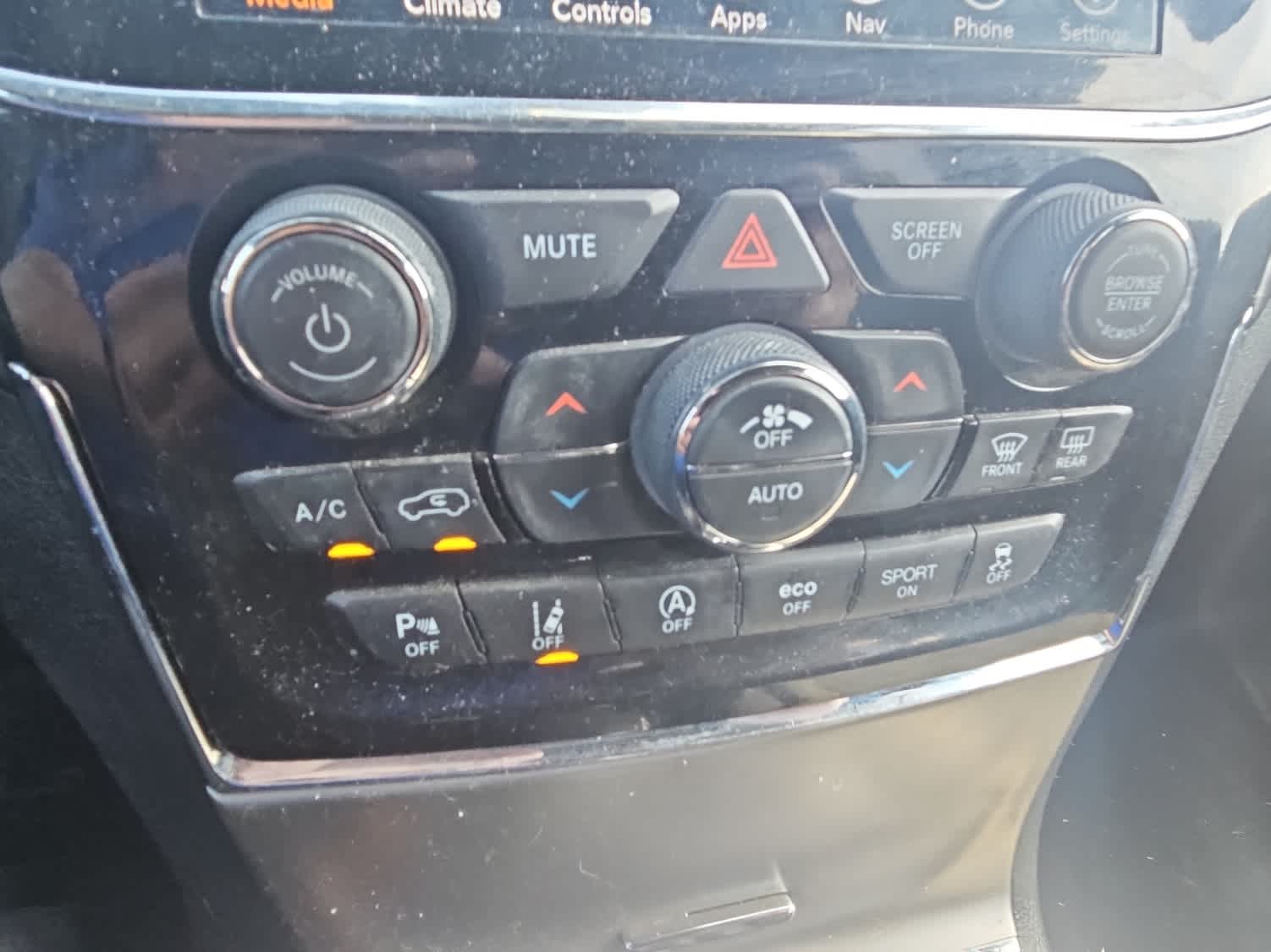 Thumbnail: 2022 Jeep Grand Cherokee - 17