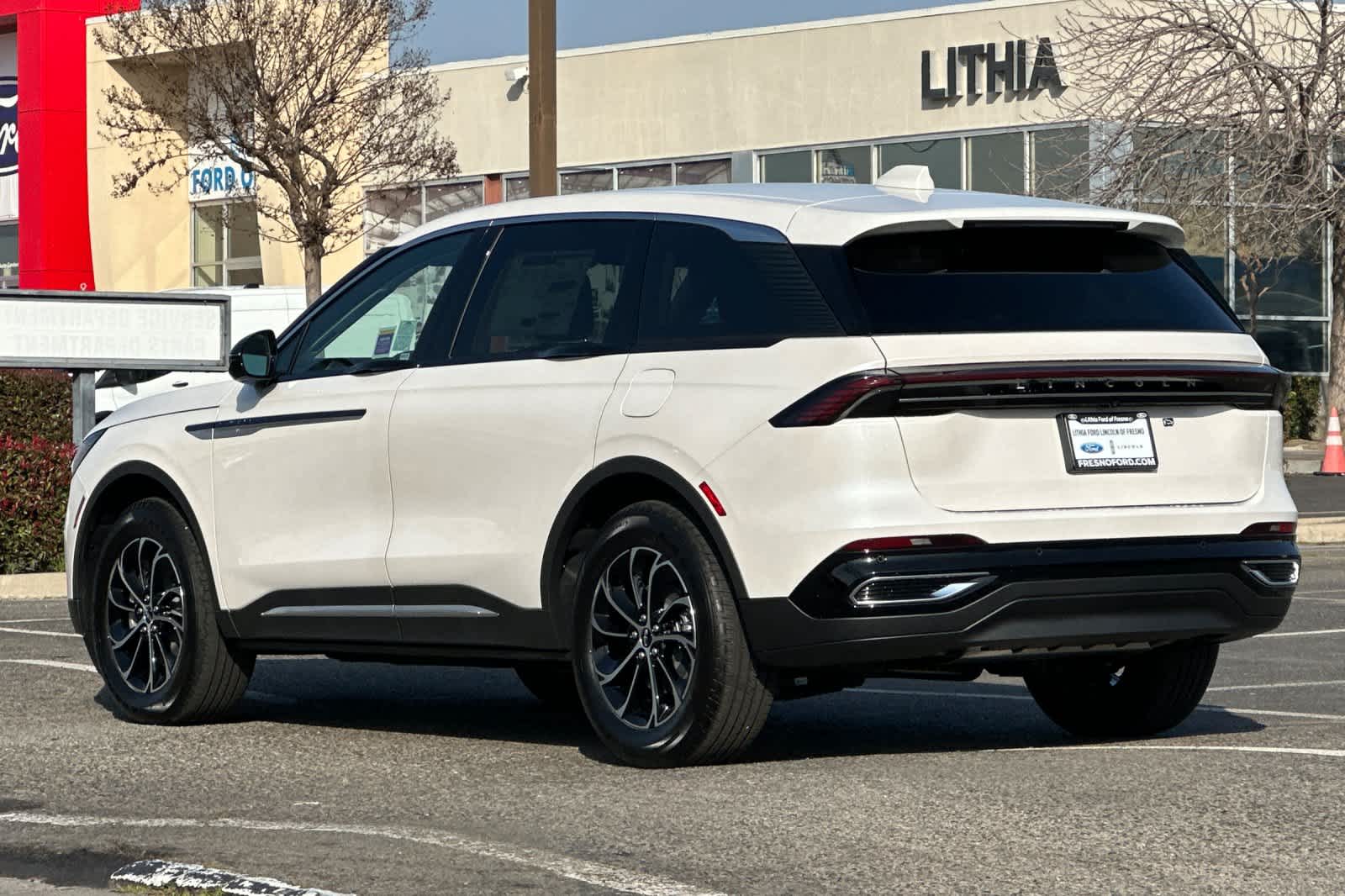 Thumbnail: 2026 Lincoln Nautilus - 6