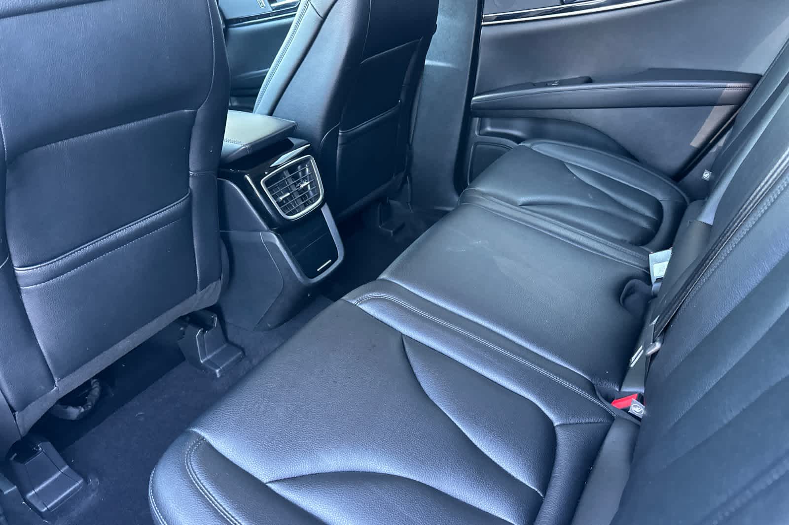 Thumbnail: 2023 Lincoln Nautilus - 4