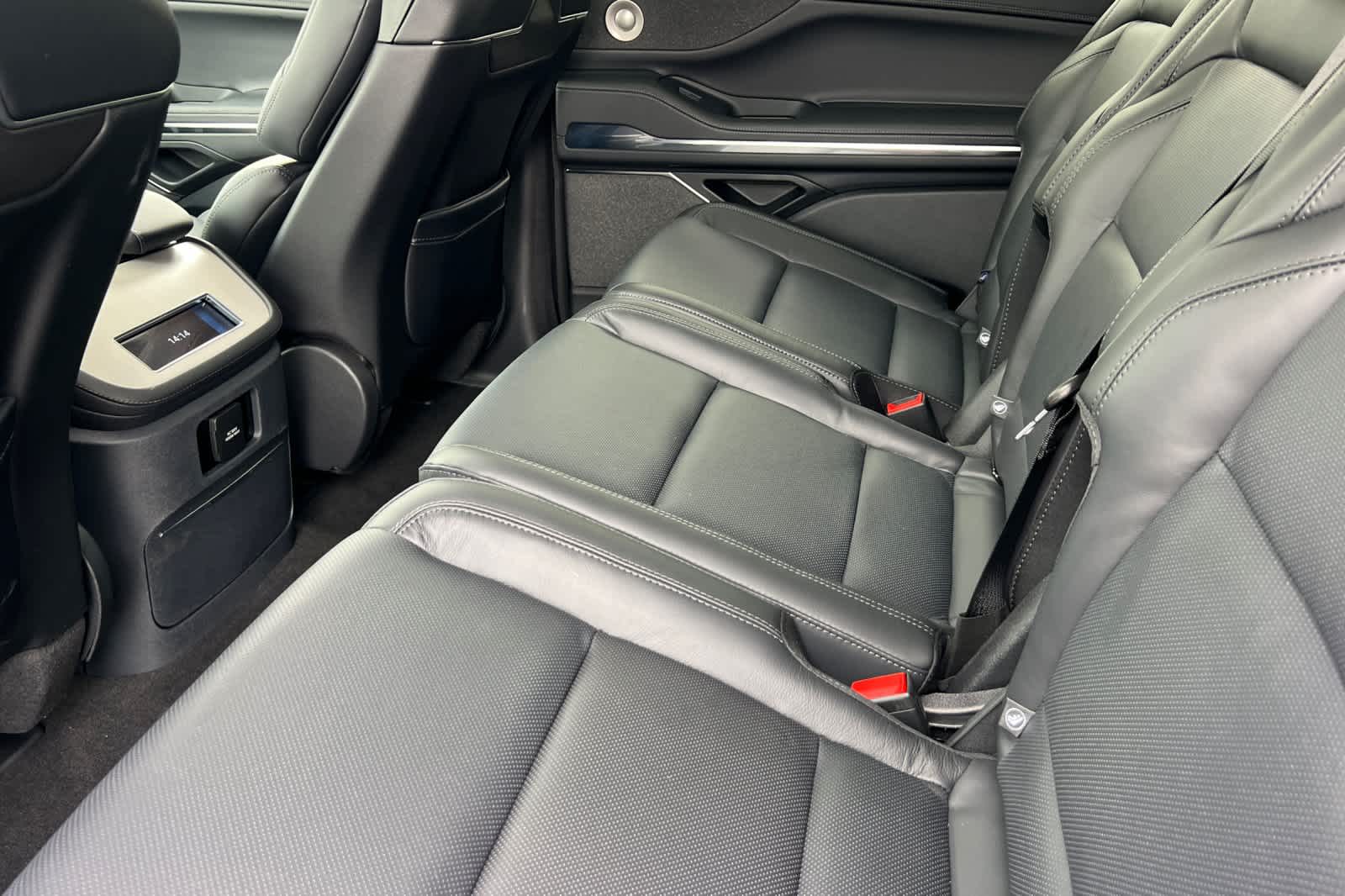 Thumbnail: 2026 Lincoln Navigator L - 4