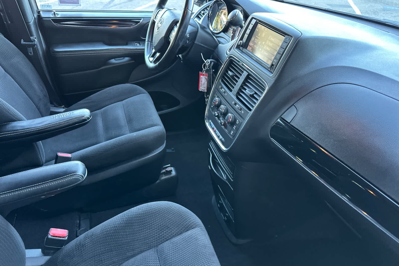 Thumbnail: 2017 Dodge Grand Caravan - 17