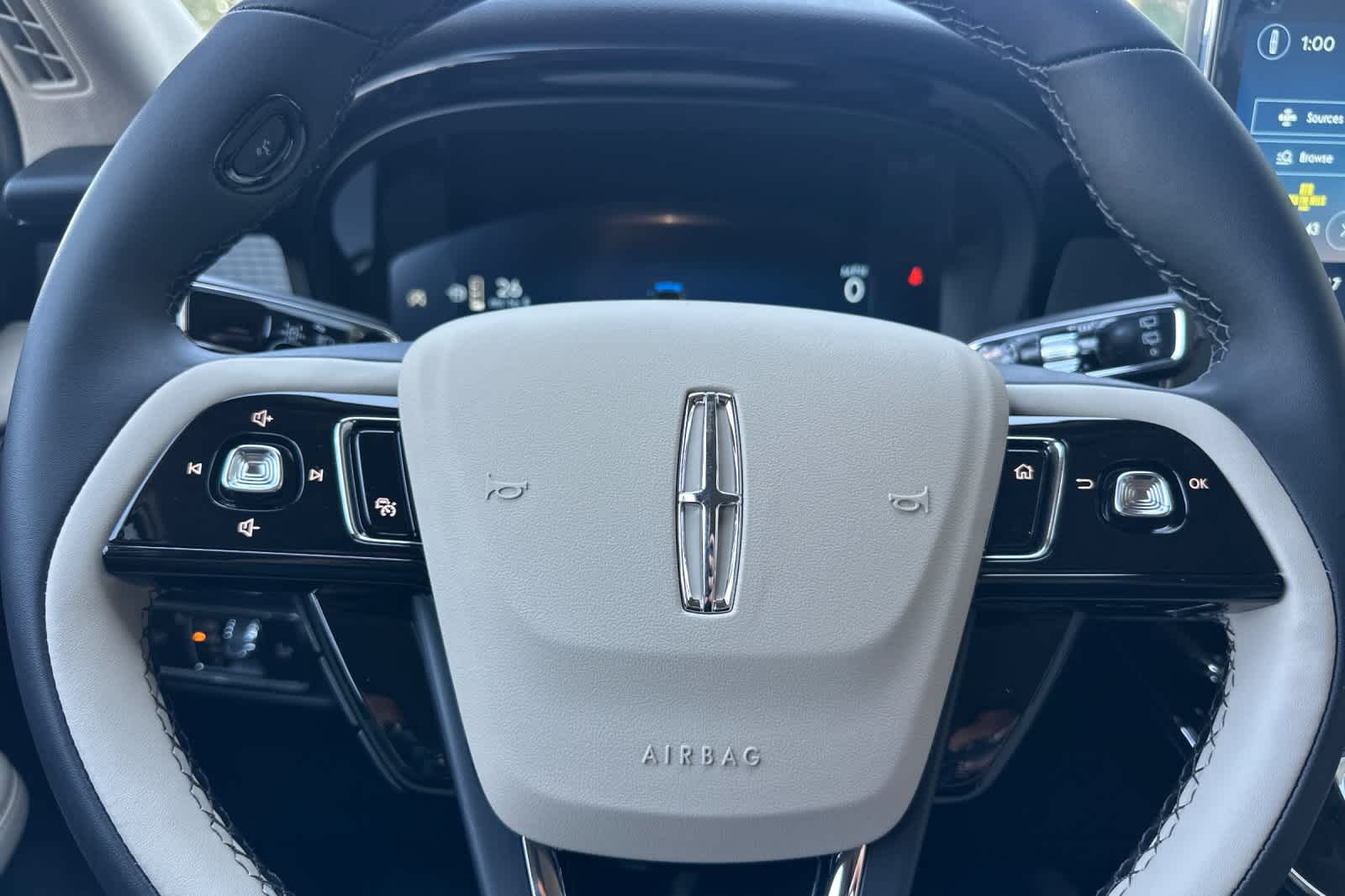 Thumbnail: 2025 Lincoln Corsair - 25