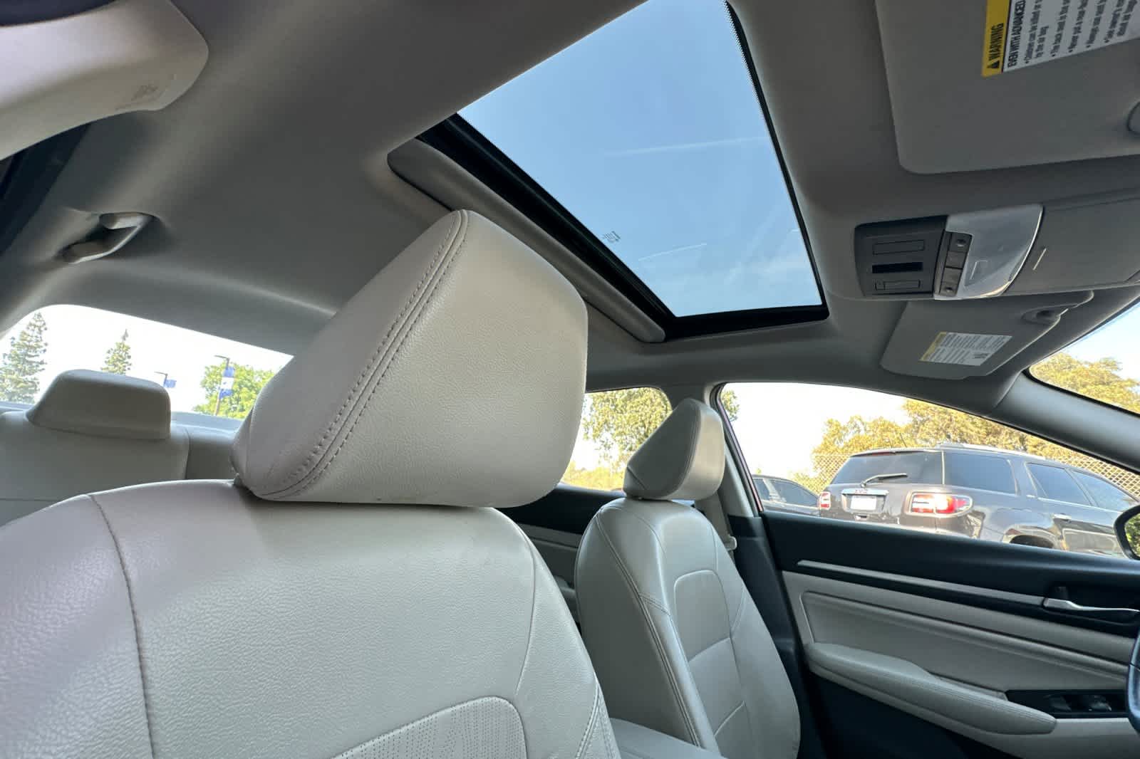 2022 Nissan Altima SL 16