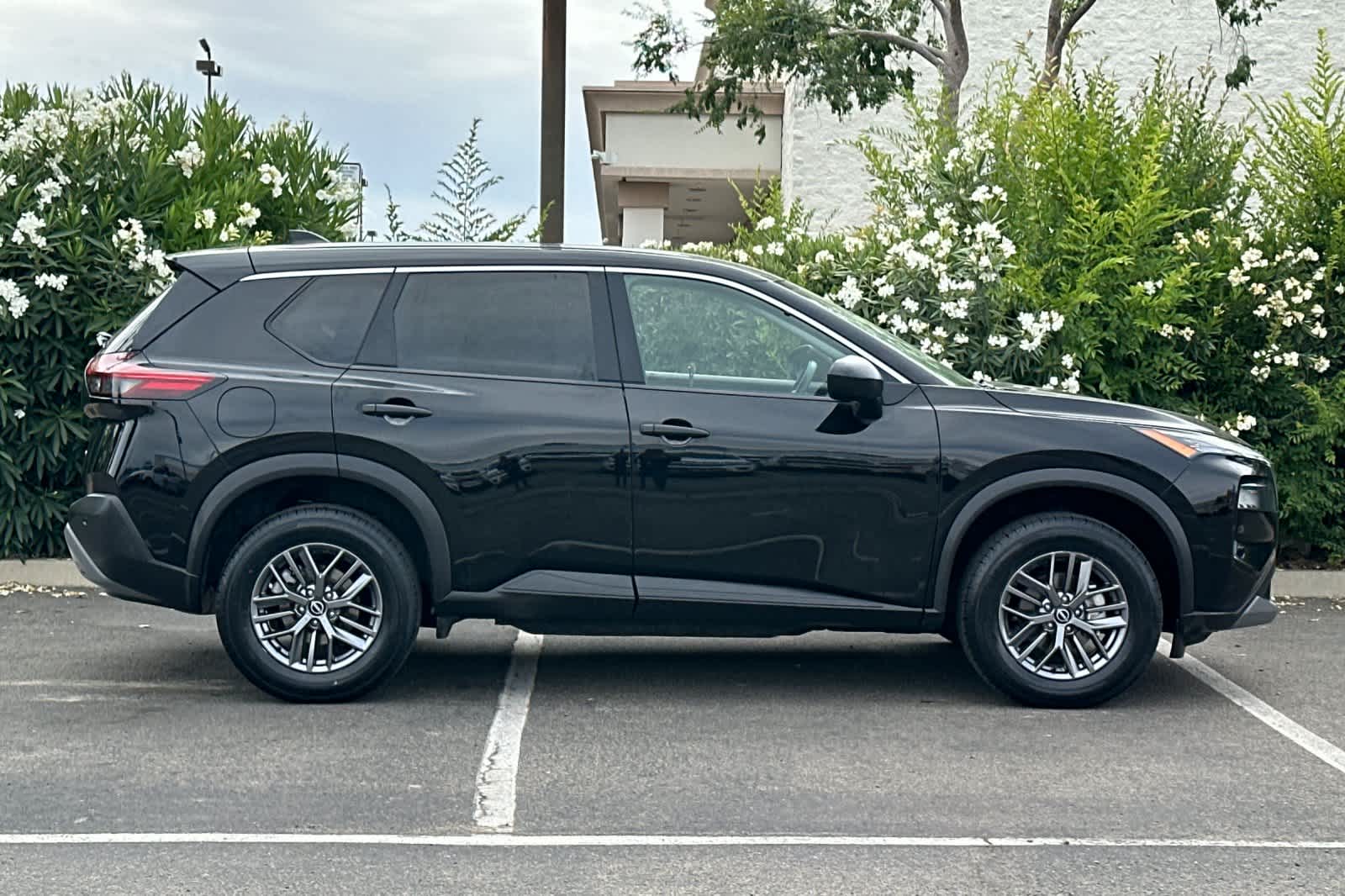 Thumbnail: 2023 Nissan Rogue - 8