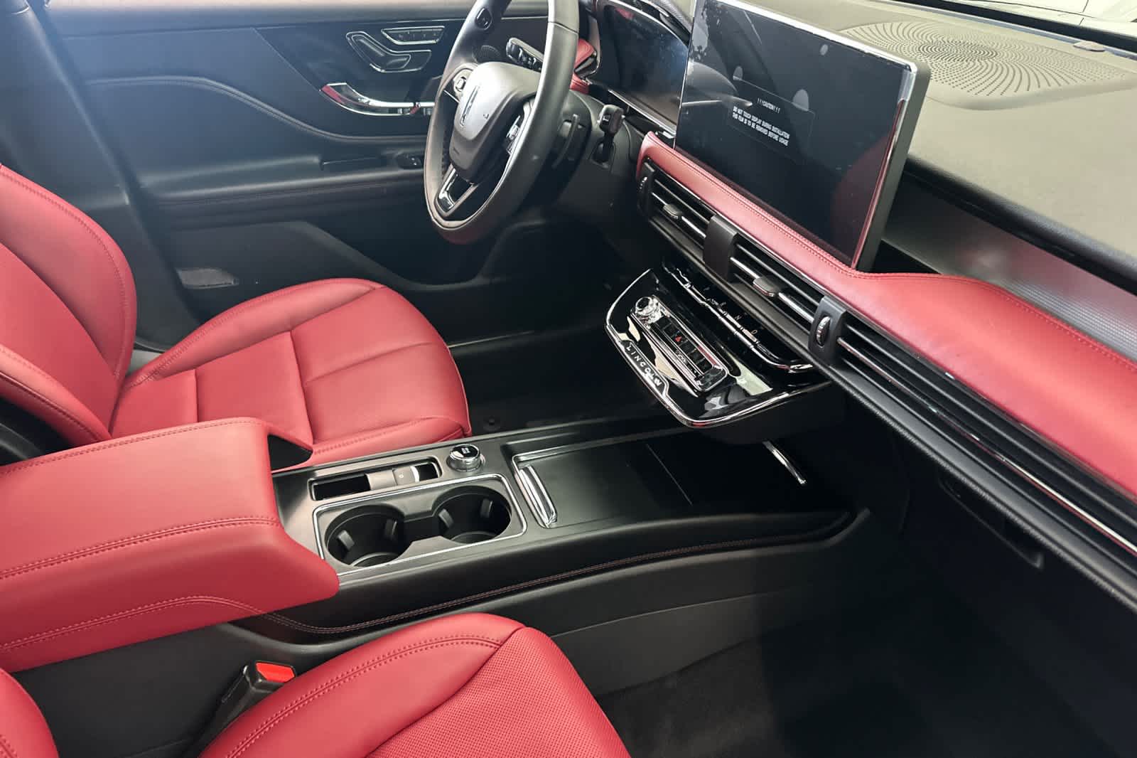 Thumbnail: 2025 Lincoln Corsair - 17