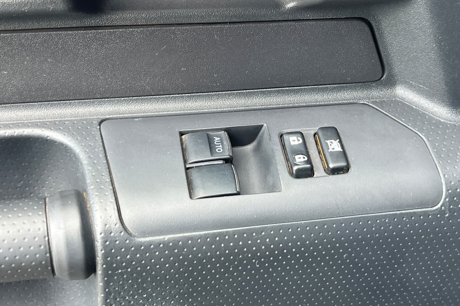 Thumbnail: 2013 Toyota FJ Cruiser - 13