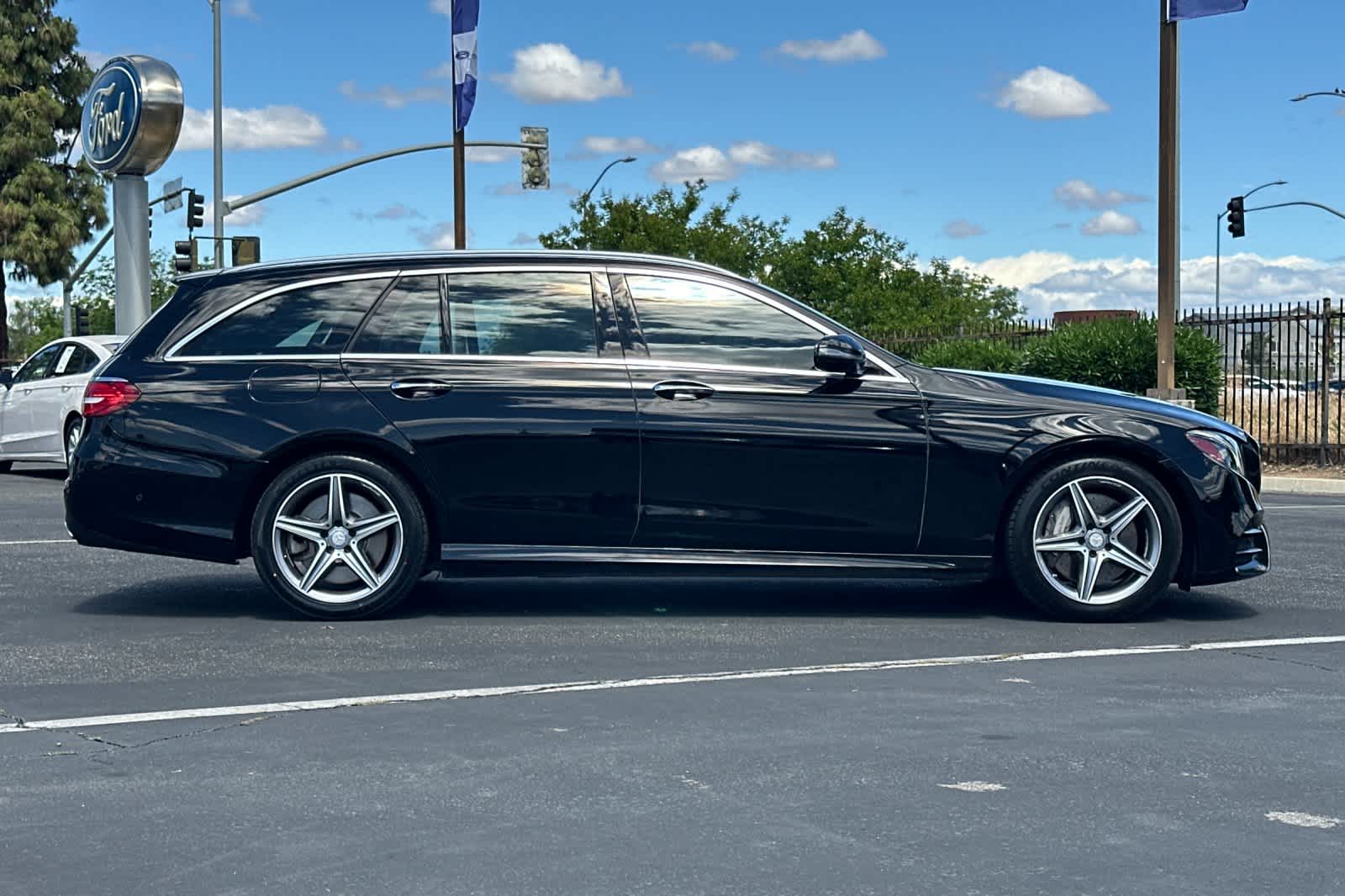 Thumbnail: 2017 Mercedes-Benz E-Class - 9