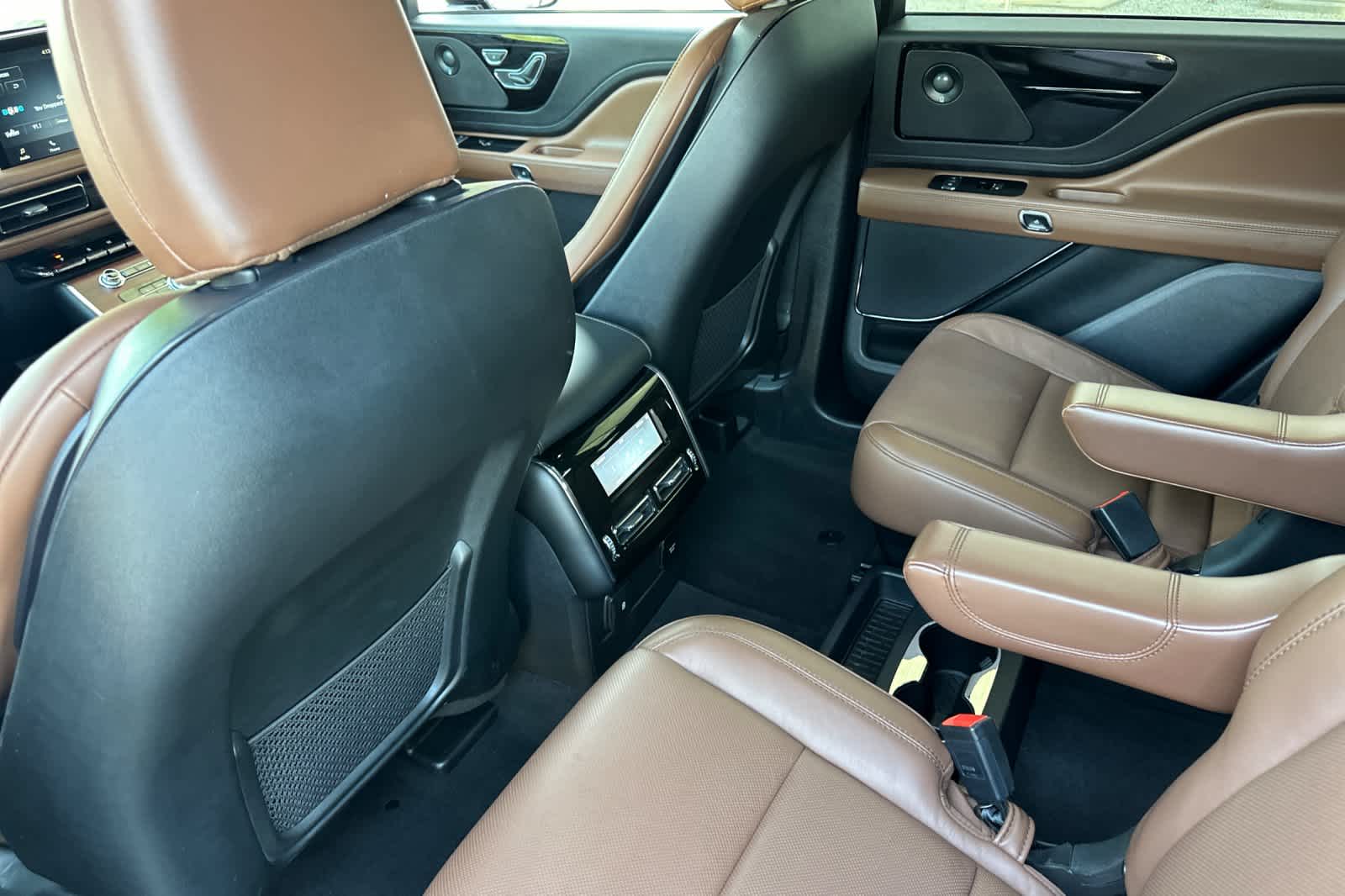 Thumbnail: 2022 Lincoln Aviator - 4