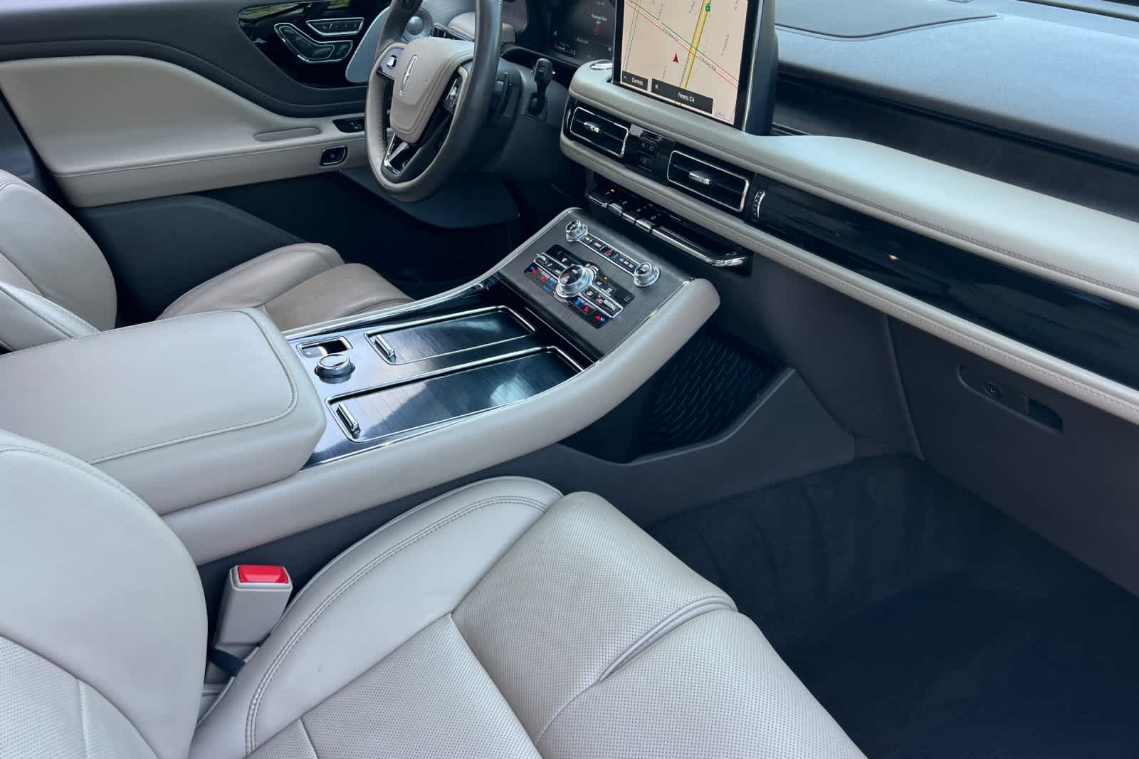 Thumbnail: 2020 Lincoln Aviator - 18
