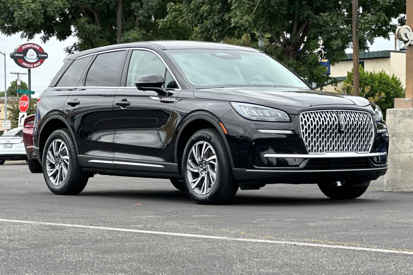 Thumbnail: 2023 Lincoln Corsair - 10
