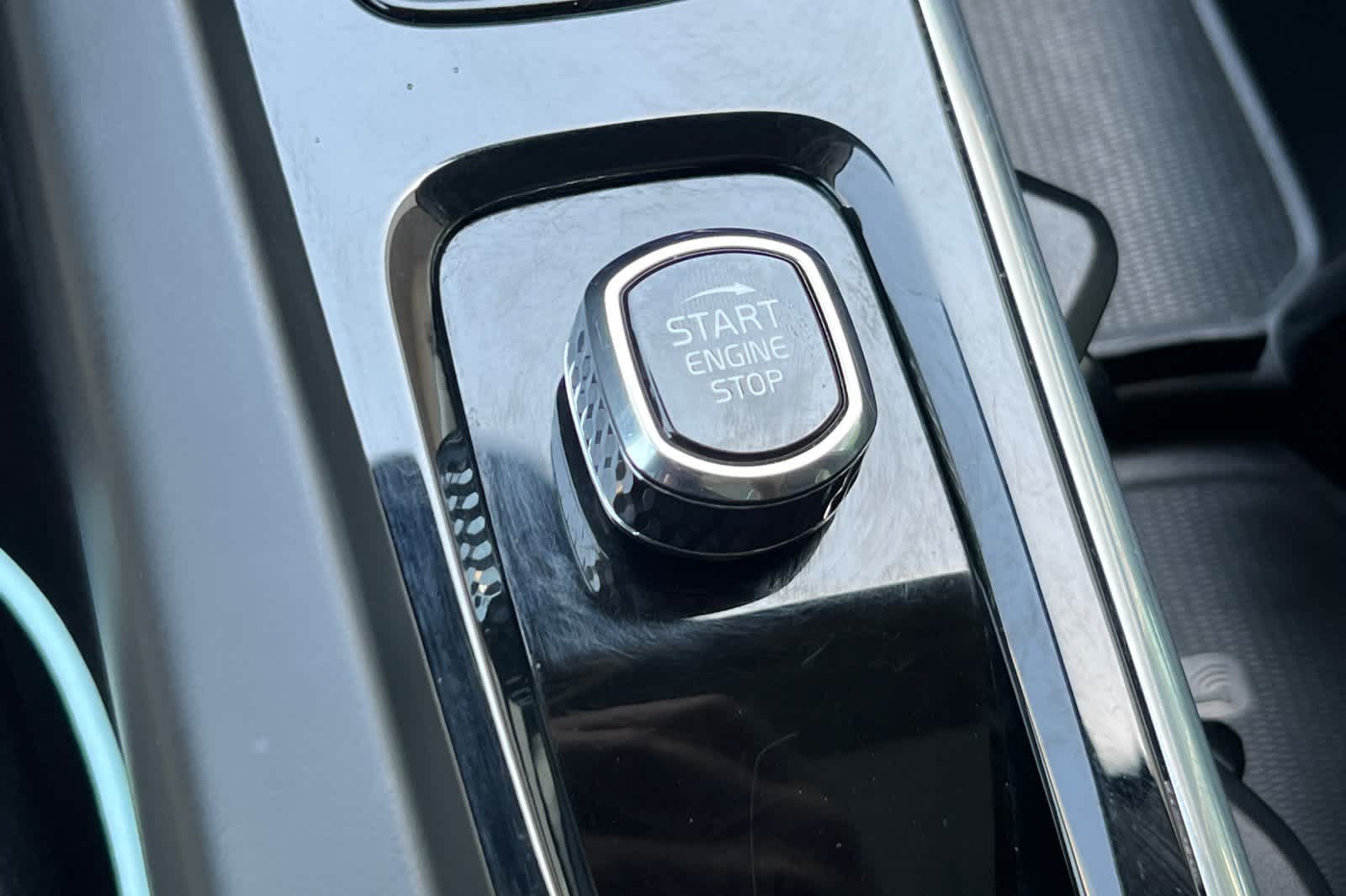 Thumbnail: 2023 Volvo XC60 - 24