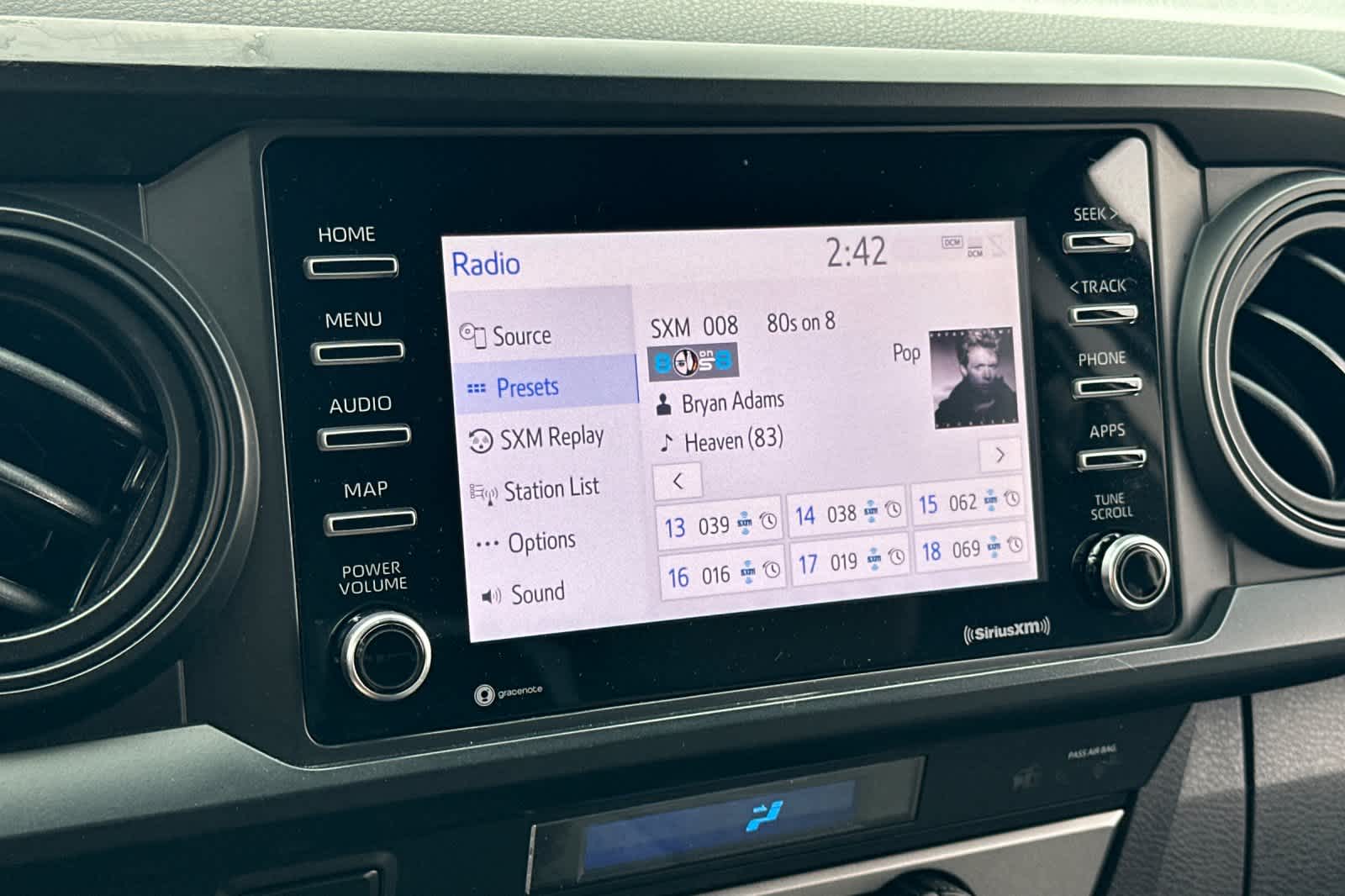 Thumbnail: 2022 Toyota Tacoma - 17