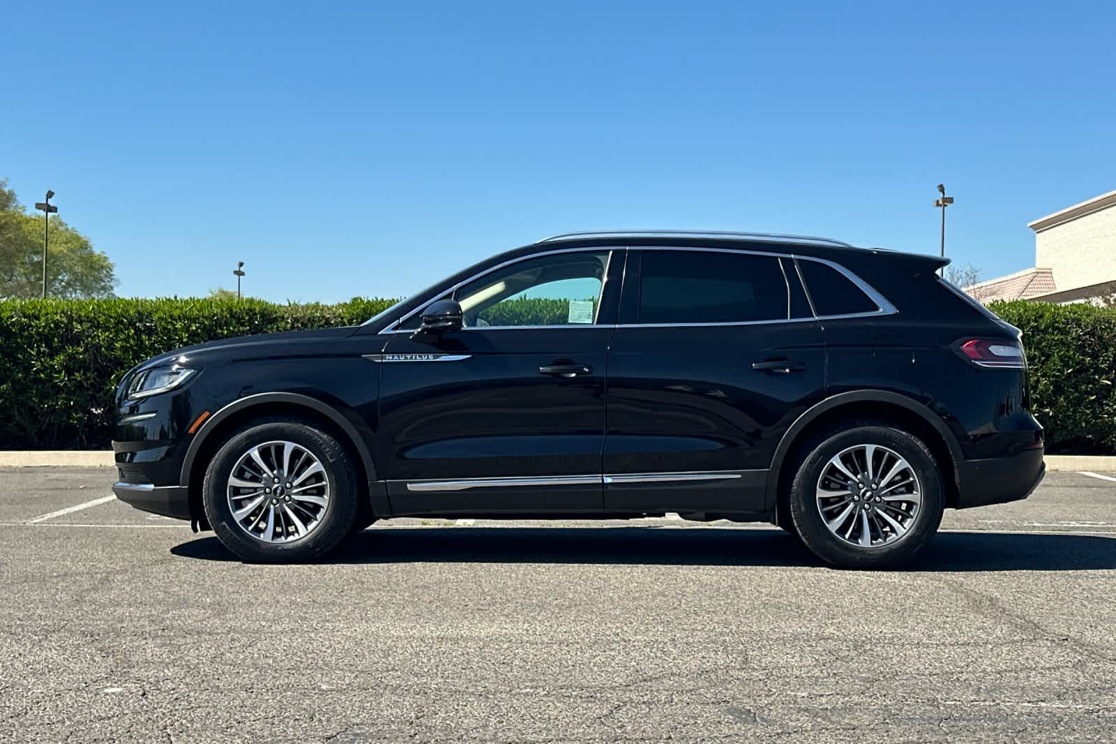 Thumbnail: 2023 Lincoln Nautilus - 5