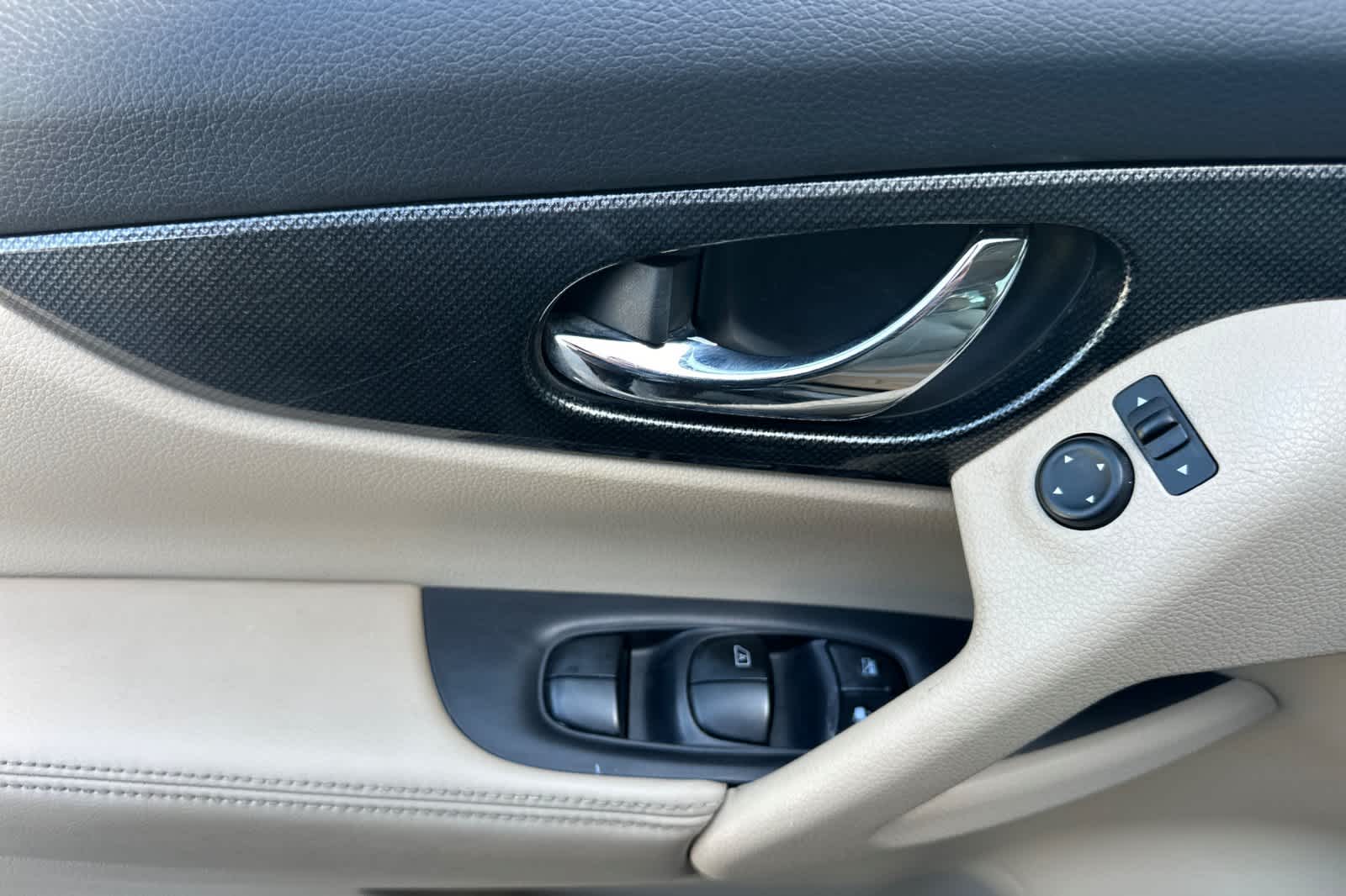 Thumbnail: 2015 Nissan Rogue - 12