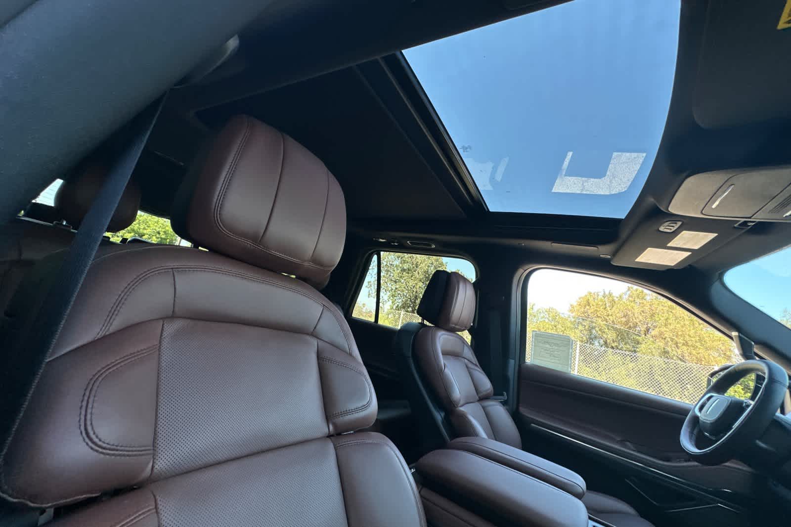 Thumbnail: 2026 Lincoln Navigator - 19