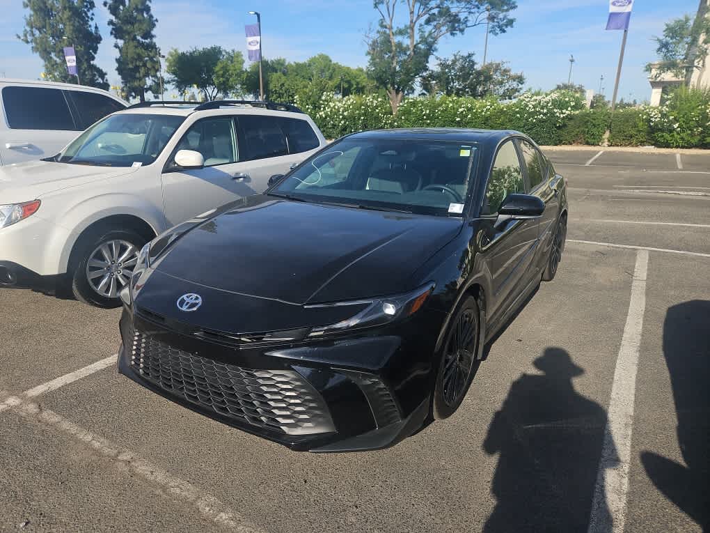 2026 Toyota Camry SE Hybrid's photo
