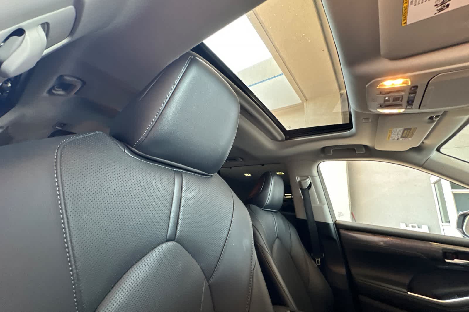 2020 Toyota Highlander Limited 17