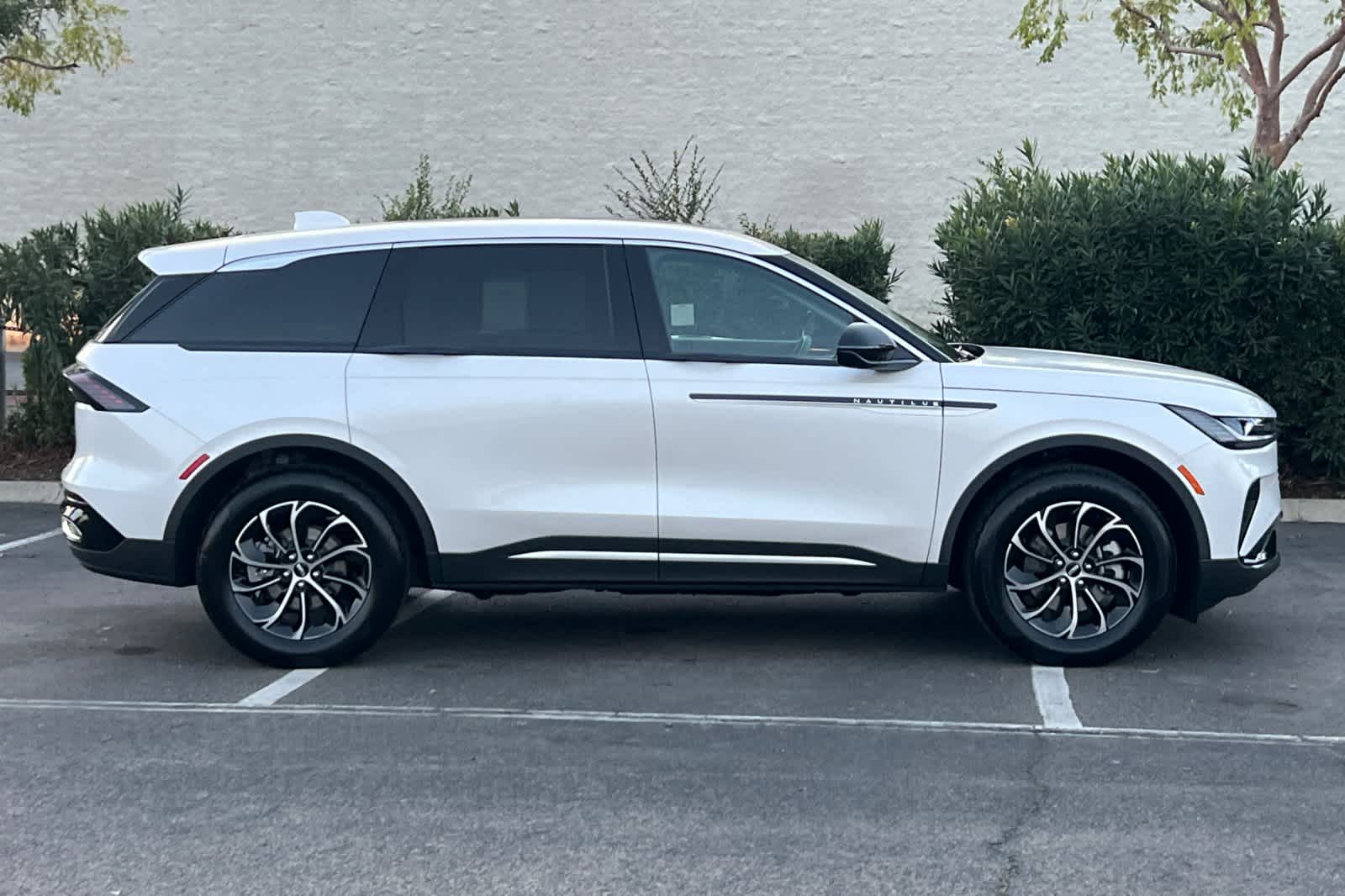 Thumbnail: 2026 Lincoln Nautilus - 8