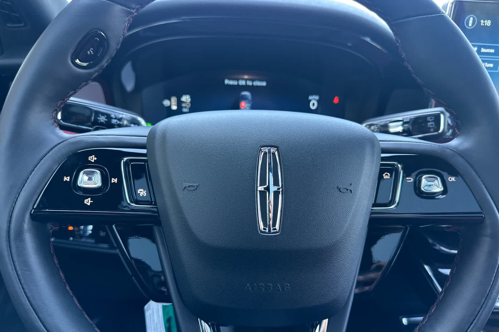 Thumbnail: 2025 Lincoln Corsair - 24