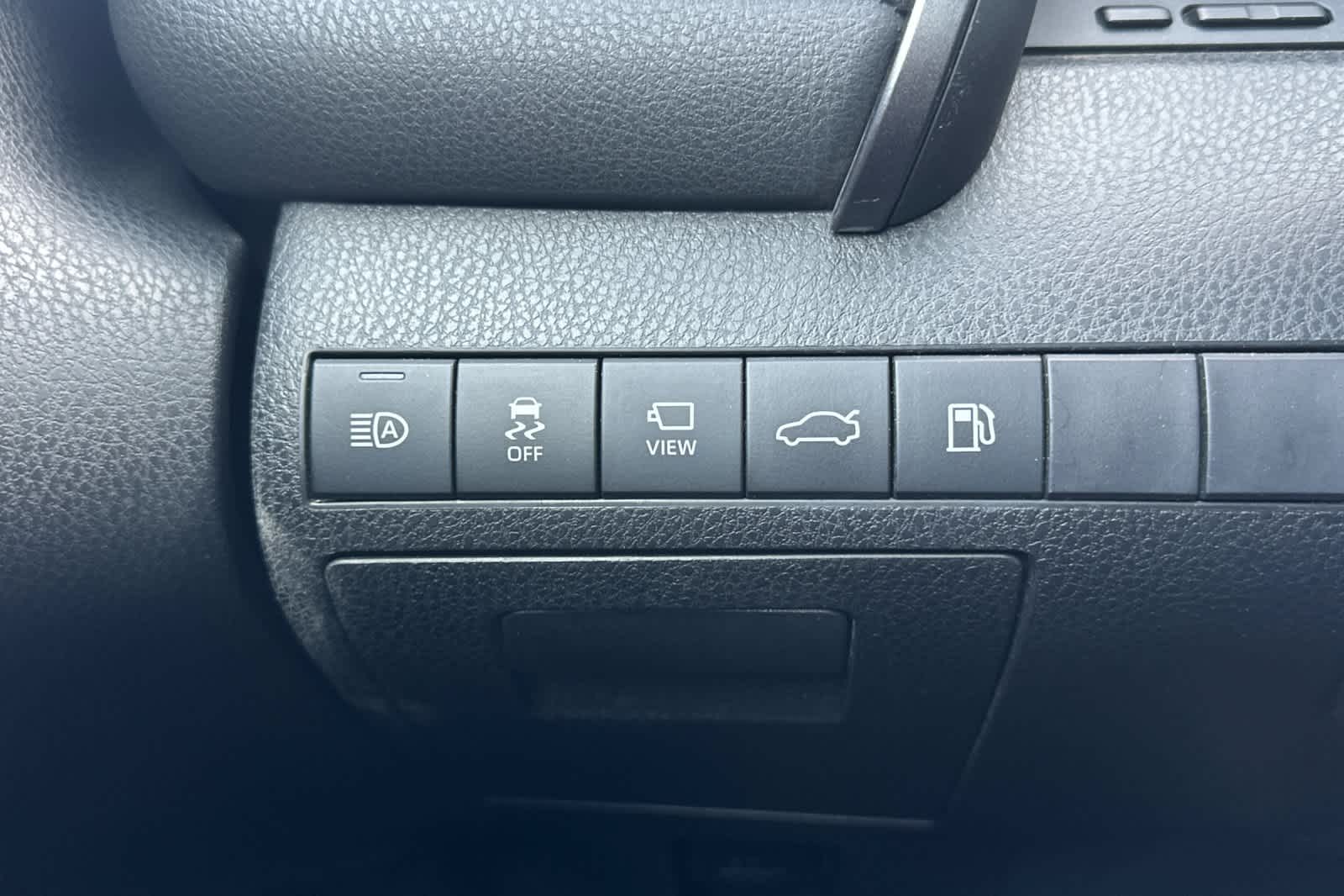 Thumbnail: 2018 Toyota Camry - 26