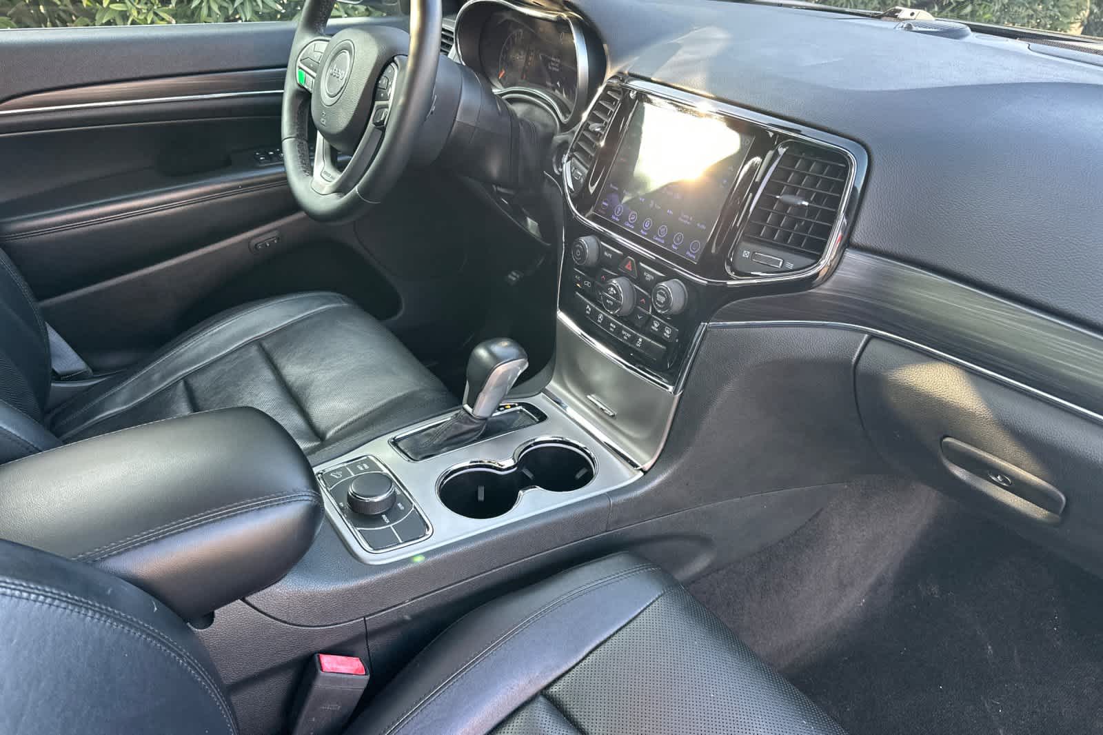 Thumbnail: 2019 Jeep Grand Cherokee - 16