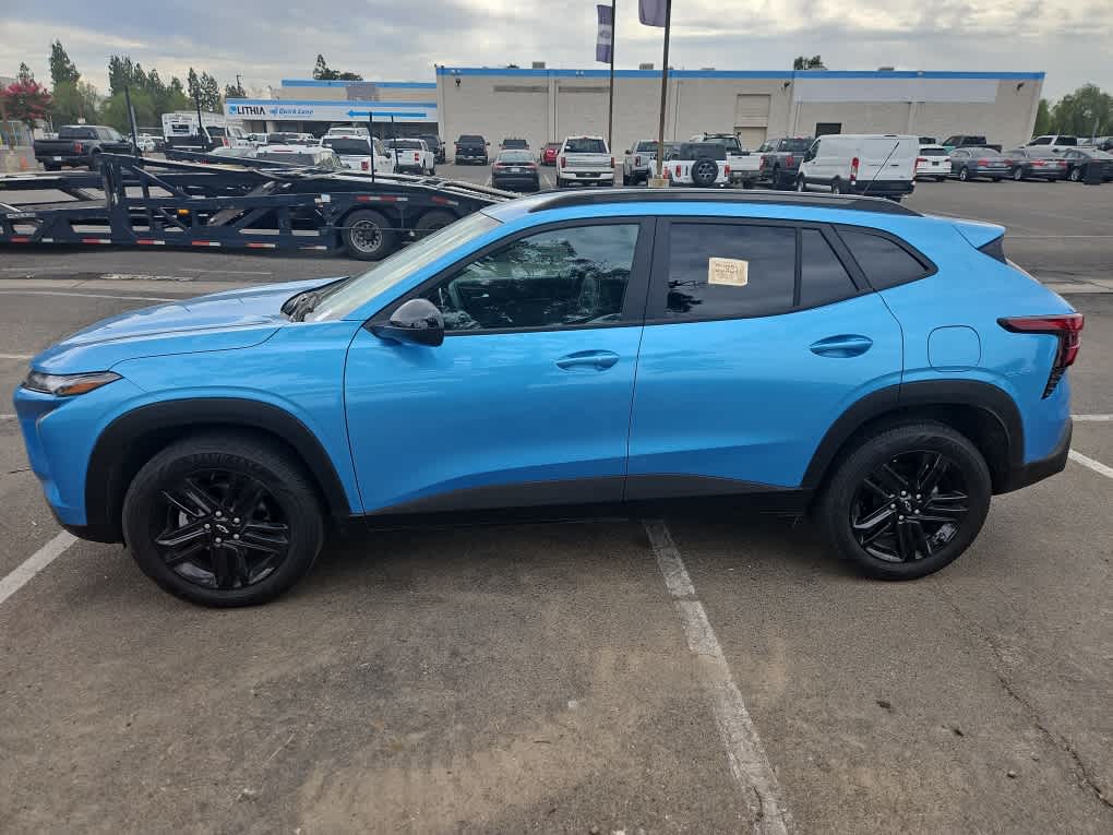 Thumbnail: 2025 Chevrolet Trax - 3