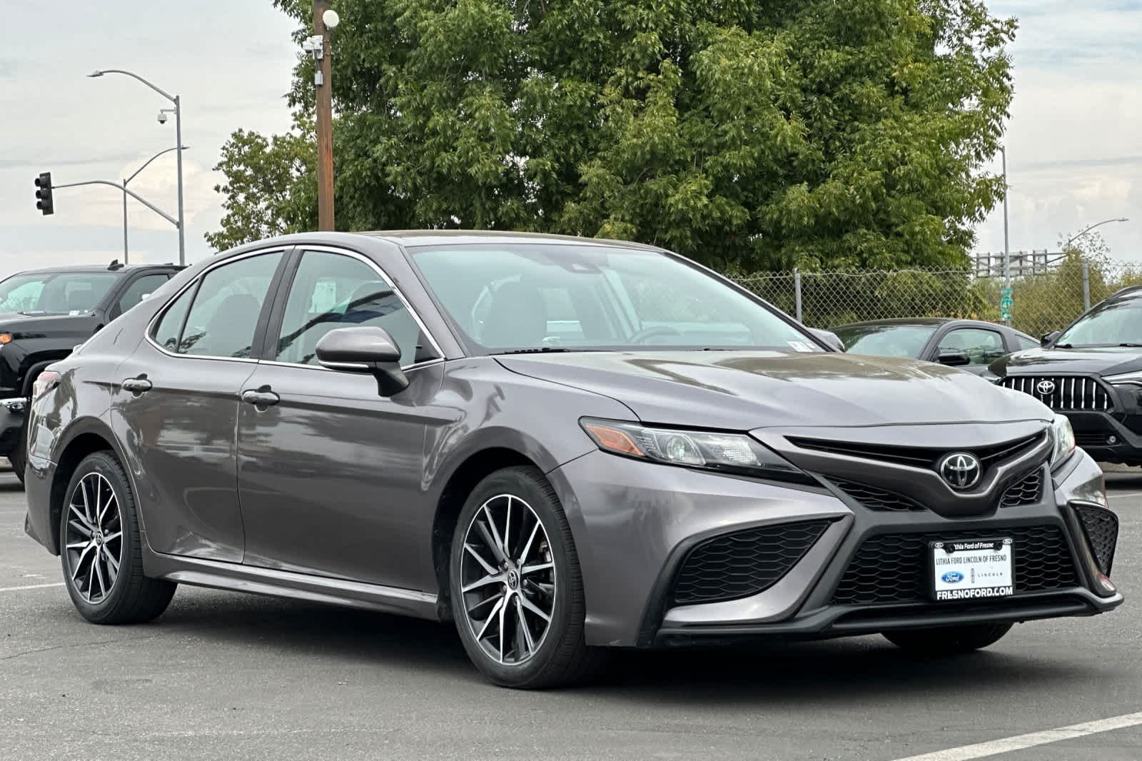 Thumbnail: 2022 Toyota Camry - 10