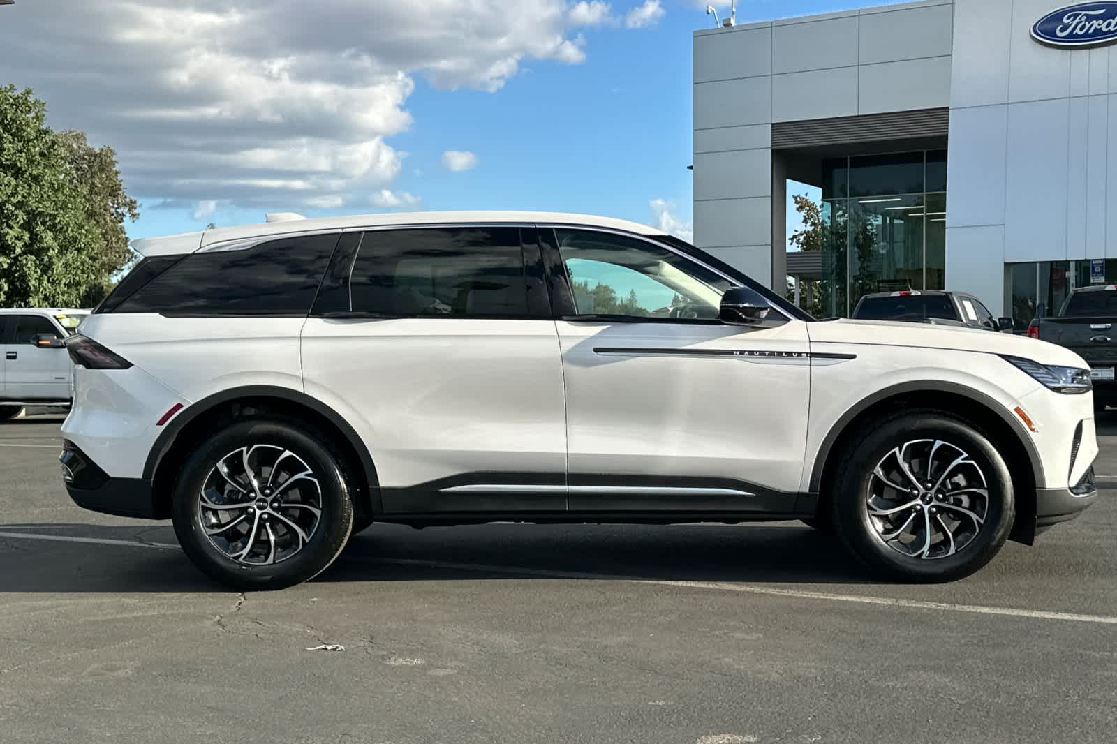 Thumbnail: 2026 Lincoln Nautilus - 8